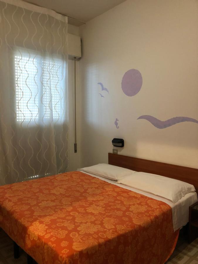Hotel Criss Rimini Buitenkant foto